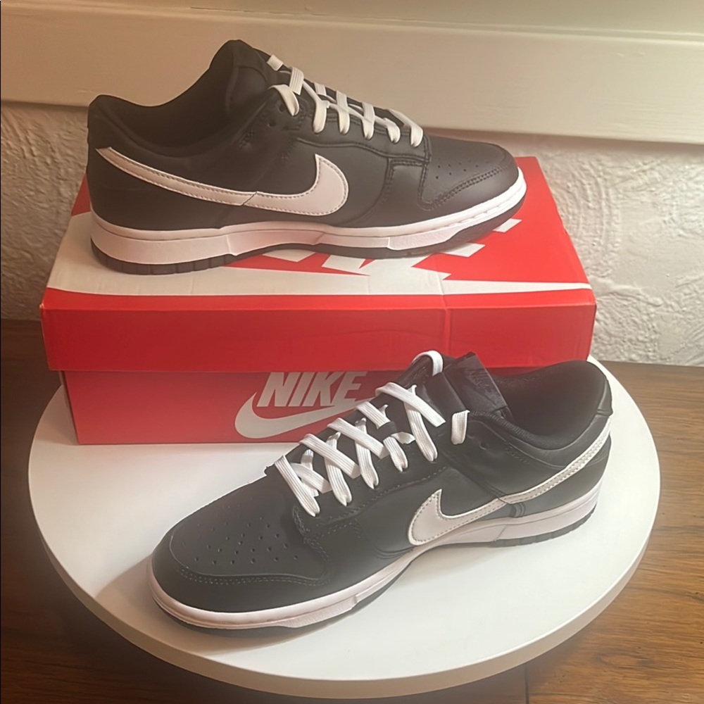Nike Men's Black and White Sneakers
